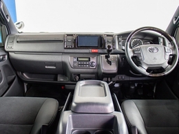 運転席周りのお写真になります！ ダークプライムIIならではのコックピット周りとなっております！