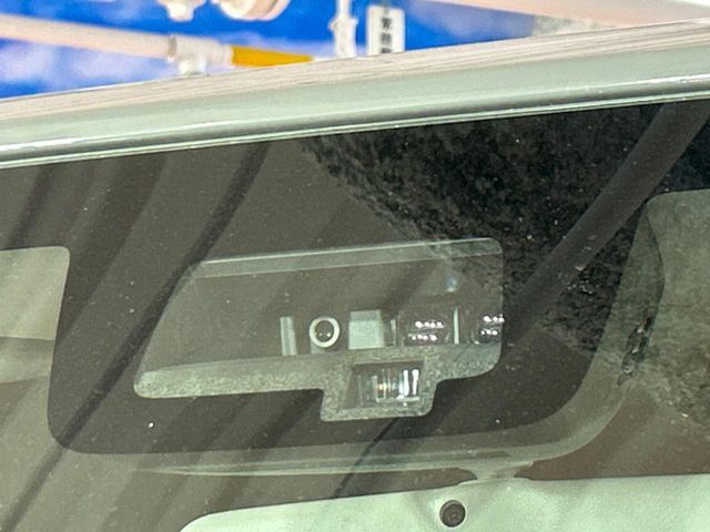 【スズキ　セーフティサポート】走行中に前方の車両等を認識し、衝突しそうな時は警報とブレーキで衝突回避と被害軽減をアシスト。より安全にドライブをお楽しみいただけます。
