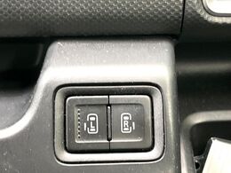 【両側パワースライドドア】スマートキーや運転席のスイッチで後席両側スライドドアの開閉が可能♪電動だから力を入れてドアを開ける必要が無く、小さなお子様でも簡単に開け閉めでき快適です♪