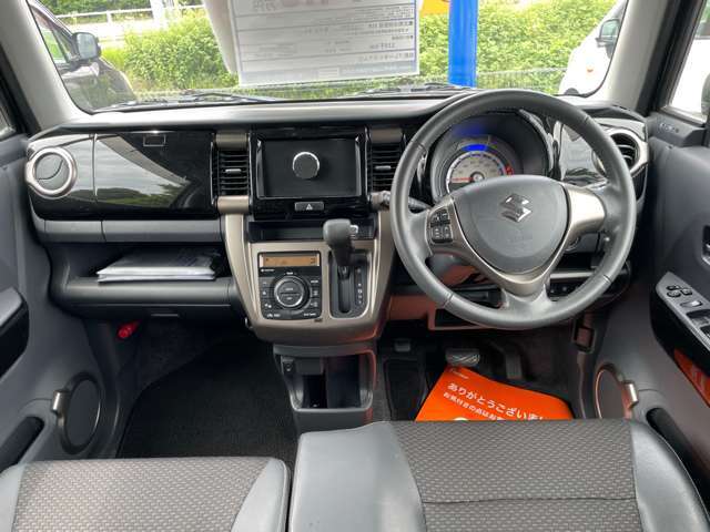 お買い得車を中心にジャンル多数のお車を展示しております。NETへ掲載していないお車などもありますのでお気軽にご来店下さい