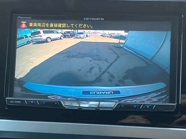 駐停車や車庫入れにも便利なバックモニター♪