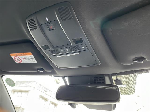 【CARMATEドライブレコーダー】走行中の車内外を360°撮影することができるので、通常のドラレコでは撮りきれない横方向からの突然の飛び出しや、後方からの無理な追い抜きなども逃さず記録します。