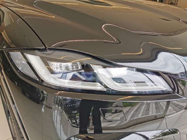 【プレミアムLEDヘッドライトシグネチャーDRL】デイタイムラーニングライト機能付きのLEDヘッドライトですデイライトにより昼間の視認性も上がりもらい事故などの減少につながります。