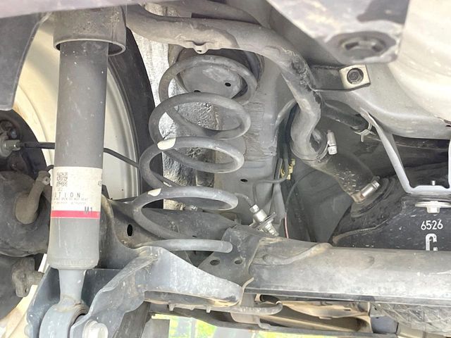 お車を安心してお乗りいただく為には、足回りの定期点検が欠かせません。サービスサポート（有償保証）では無料点検もご提供しており、安心のカーライフをお過ごしいただけるサポート体制が整っています。