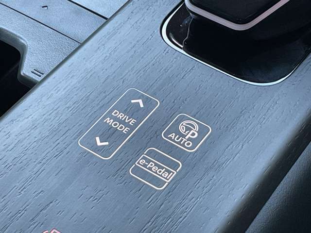 アクセルペダルダケデ加減速をコントロールするe-pedalにクリープ機能を採用し　使いやすさを高めました