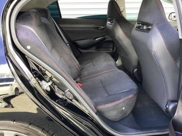 セカンドシートです！！ベンチシートになってますので、お二人の乗車ですとゆったり座って頂けますよ！！