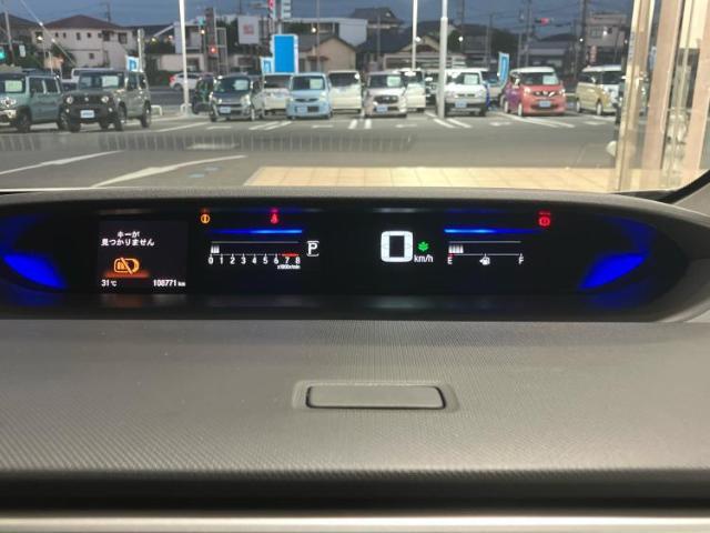 WECARSの展示場では実際に見て、触ってお車をお選びいただけます！知識の豊富な営業スタッフが様々なカーライフをご提案いたします！