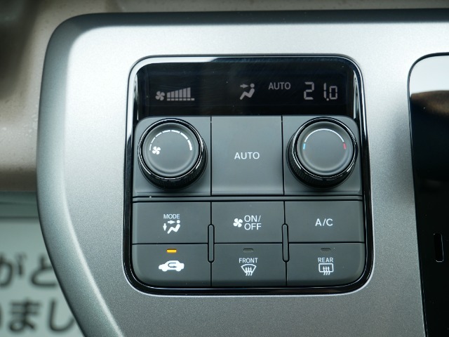 【オートエアコン】オートエアコンで快適な車内！温度や風量を自動調整し、理想の車内環境を保ちます。煩わしさのない快適なドライブを楽しみましょう。