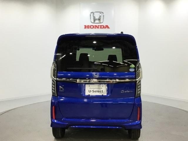 Honda認定中古車 U-Selectは3つの安心をお約束します。　1　Hondaのプロが整備した安心。 2　第三者機関がチェックした安心。　3　購入後もHondaが保証する安心。