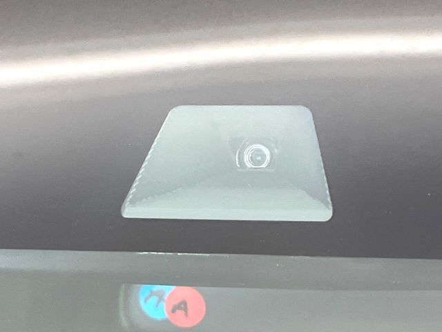 【ホンダセンシング】走行中に前方の車両等を認識し、衝突しそうな時は警報とブレーキで衝突回避と被害軽減をアシスト。より安全にドライブをお楽しみいただけます。