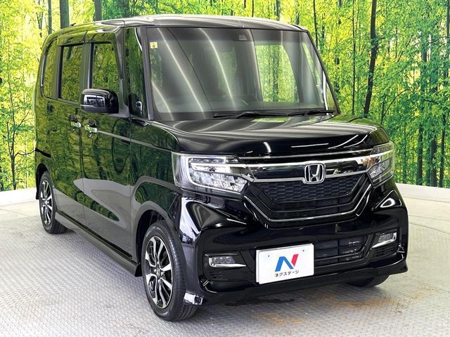 大好評のボディコーティング「弾スプラッシュコート」もご納車までに施工可能。通常のガラスコートと異なる、耐久年数6年の無機質ガラスコーティングが、ボディをキレイな状態に保ってくれます。