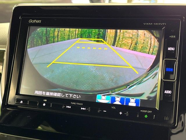 【バックカメラ】駐車時に後方がリアルタイム映像で確認できます。大型商業施設や立体駐車場での駐車時や、夜間のバック時に大活躍！運転スキルに関わらず、今や必須となった装備のひとつです！