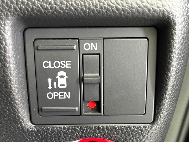 【パワースライドドア】スマートキーや運転席のスイッチでスライドドアの開閉が可能♪電動だから力を入れてドアを開ける必要が無く、小さいお子様でも、重い荷物を持っている時もラクに開け閉めできます♪