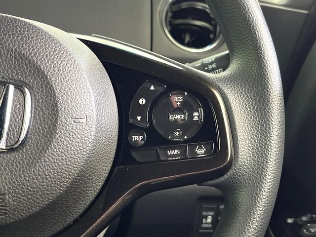【アダプティブクルーズコントロール】高速道路での長距離走行が楽に！！自動で速度を保つクルーズコントロールが、衝突軽減システムと連携し、前方の車両を感知して車間を保つように速度調節してくれます！！