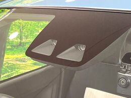 【スマートアシスト】走行中に前方の車両等を認識し、衝突しそうな時は警報とブレーキで衝突回避と被害軽減をアシスト。より安全にドライブをお楽しみいただけます。