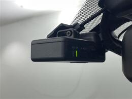 【バックミラー】大きくて見やすいので、後方を見るときも安心です！