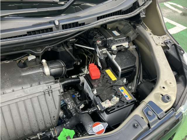 外装は、専任のスタッフが真心込めて丁寧にワックス磨きをしておりますので、ピカピカに仕上がっております。