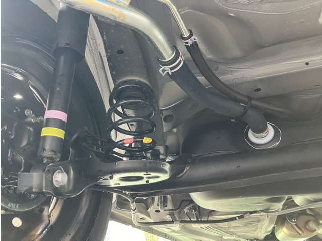 当社はスズキ正規ディーラーとしてスズキ車をメインに県内3店舗で常時100台以上展示、販売しています。