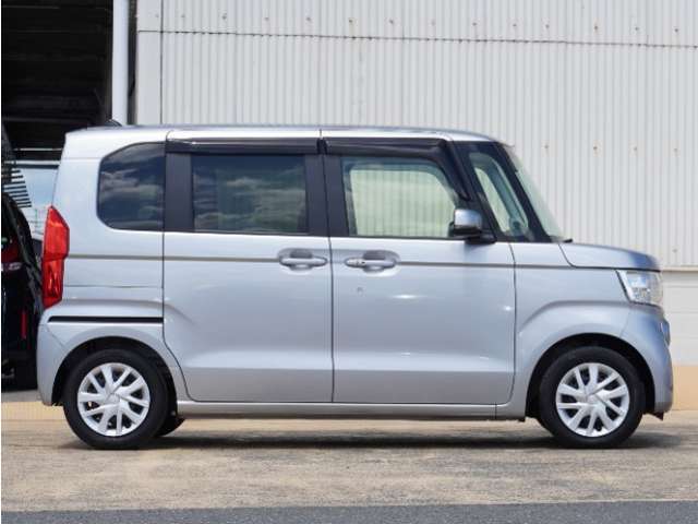 自動車保険はぜひ当店で。お客様に適したプラン設計を致します。事故の際もスムーズな対応をお約束します。