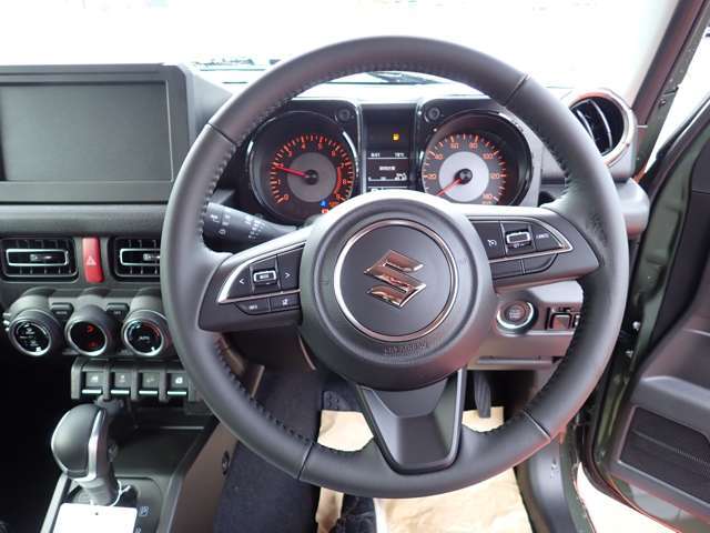 オーディオステアリングスイッチ、アダクティブクルーズコントロール、