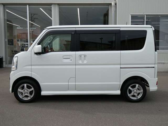 すべての車に外装のコーティングと各種ルームクリーニングを施工いたします！外装も内装も愛車はいつもピカピカキレイが気持ちいいですね♪
