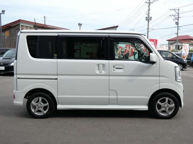 すべての車に外装のコーティングと各種ルームクリーニングを施工いたします！外装も内装も愛車はいつもピカピカキレイが気持ちいいですね♪