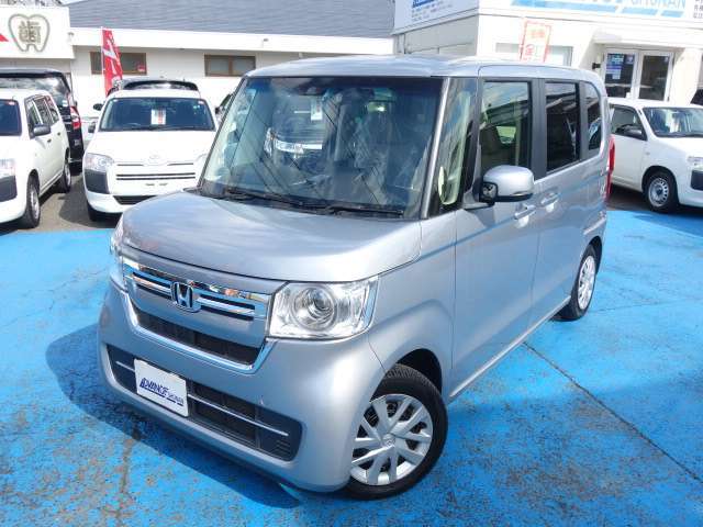 当店の中古車は、オートオークションから厳選して仕入れた後、店頭にてさらに第三者の評価検査を受けております。