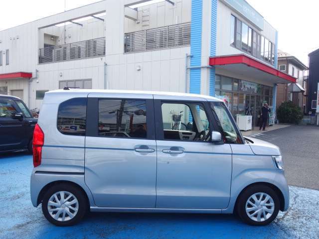 支払総額を表記しておりますが、お住まいの地域によっては登録費用や陸送費用が別途必要となります。お見積り依頼の際にお申し付けください。