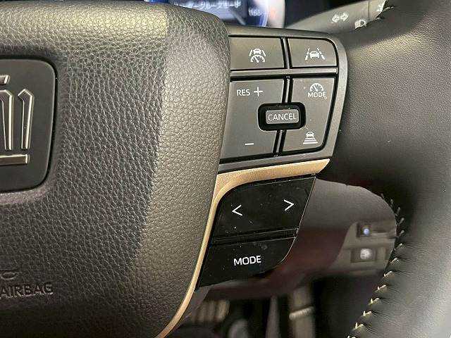 【レーダークルーズコントロール】追従型クルーズコントロールは、レーダーやビデオカメラが前方の車の状況を検知し、状況に合わ