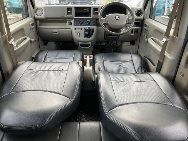 カーズ大阪では中古車販売をメインに各種保険の取扱、板金修理まで幅広く対応しています。中古車販売は全国どこでも対応可能！遠方の方でも安心して買ってもらえるような取り組み・工夫を行なっています。