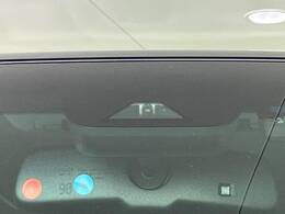走行中に前方の車両等を認識し、衝突しそうな時は警報とブレーキで衝突回避と被害軽減をアシスト。より安全にドライブをお楽しみいただけます。