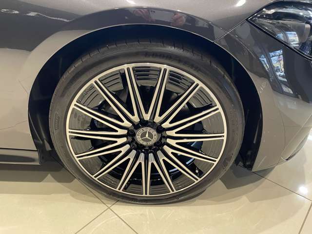 車両は屋内展示しておりますので天候に関係なくごゆっくりコンディションご確認頂けます。車両を倉庫へ保管している場合が御座いますのでご来店前に在庫確認頂けると幸いです。TEL072-784-8800