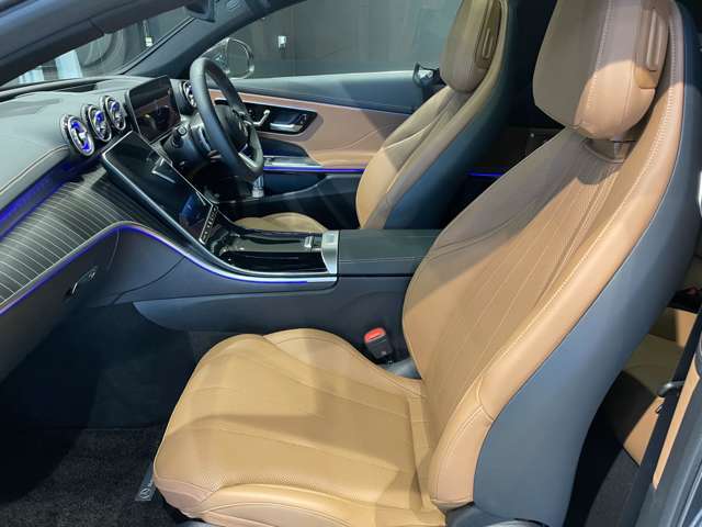 車両は屋内展示しておりますので天候に関係なくごゆっくりコンディションご確認頂けます。車両を倉庫へ保管している場合が御座いますのでご来店前に在庫確認頂けると幸いです。TEL072-784-8800