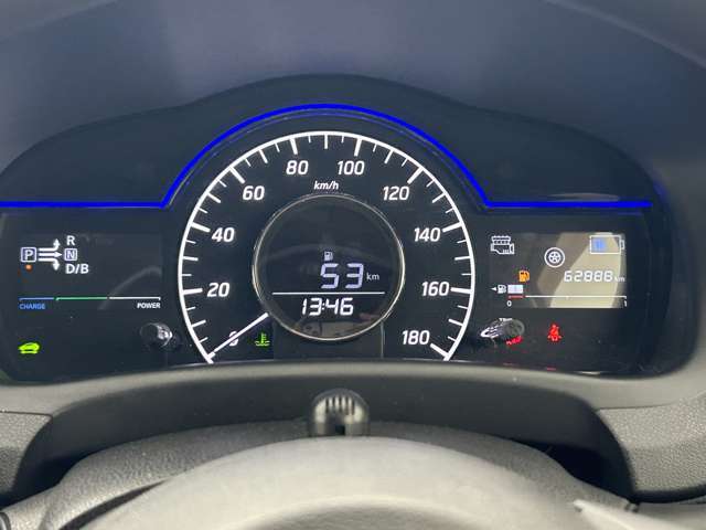 【スピードメーター】メーターがシンプルで見やすく運転しやすいですね！