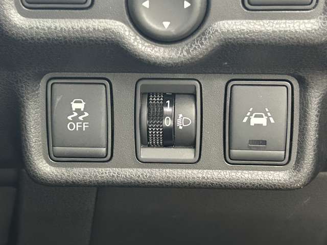 【運転席操作部】快適なドライブを楽しむための機能が装備されています！運転席から触れるので、使いやすいです！除菌プランいれていただくと、さらに清潔で安心していただけます！