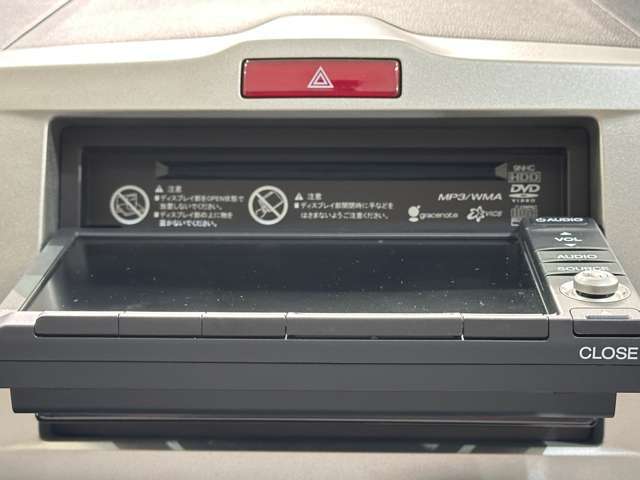 入庫時はスタッフが丁寧に洗車♪ご納車前には更にもう一度仕上げを行います♪オプションでプロによる内装クリーニングや大人気のボディーコーティング、鈑金修理なども格安で承ります。