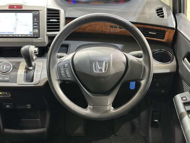 当店は整備工場以外にも自社板金工場も完備！！保険事故はもちろん、ちょっとしたキズ凹みの修理も格安にて承ります。