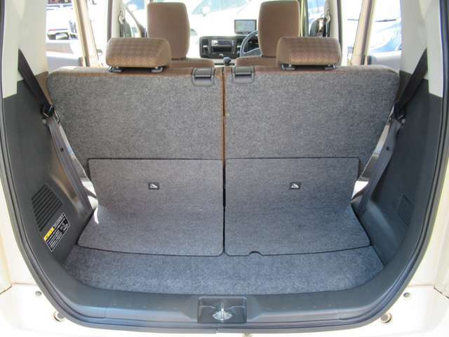 後部座席に乗車していても、この位の荷物スペースを確保できます♪♪ 荷物の積み下ろしもラクラク快適ですよ♪♪