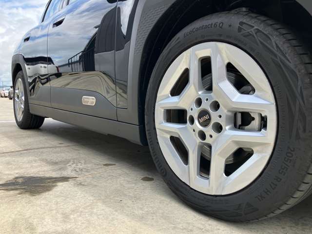 MINIのアロイ・ホイールは、MINIらしさの象徴である、ゴーカート・フィーリングを向上させるために技術の粋を集めて開発されています。