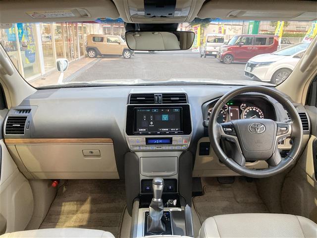 【インパネ全体】こちらインパネ全体の写真になります。全方位で視界が広く、高い目線で運転もしやすいです！