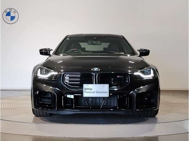 BMW代表的な特徴のキドニーグリル。BMWのすべてのモデルに採用され、BMWらしさを強調しております。