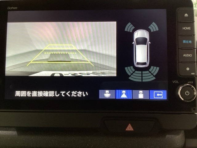 バックでの車庫入れも安心です！　リアカメラが付いているバックモニター付のナビを装備しております。バンパーについているソナーや、操作線もついており距離感も画面から確認できます。