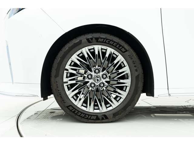 ●メーカーの保証継承可能な車両の場合は、保証継承の手続きを行ってからご納車させていただきます。ご購入後も安心してお乗りいただけます。