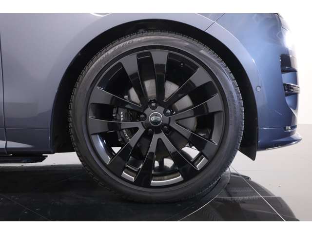 23インチ“スタイル5135”9アロイホイール（グロスブラックフィニッシュ）