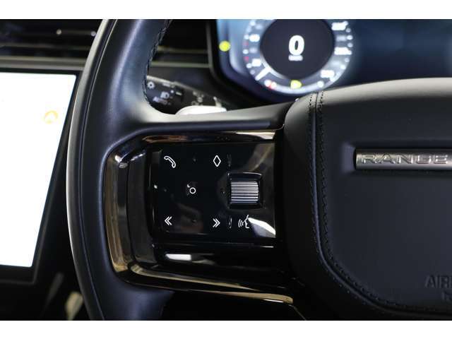 【ロペライオファクトリーセンター】輸入車専門工場熟練メカニックのほか、 サービススタッフも在籍し迅速にお受入れが可能です。セーフティローダーにてお客様のご自宅までピックアップサービスも行っております。