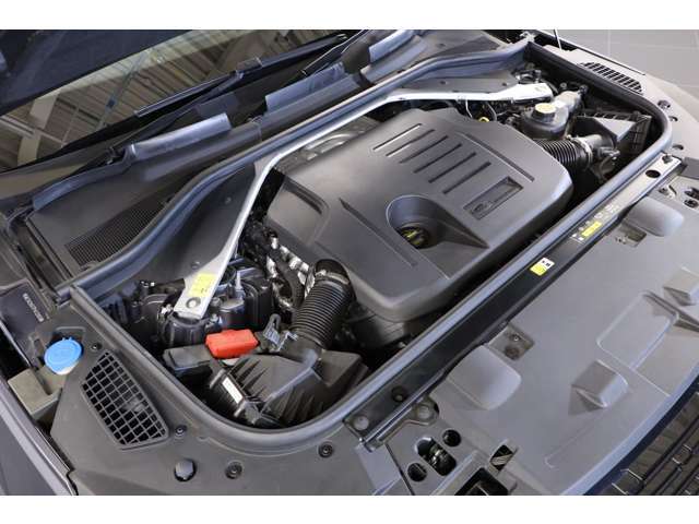 3.0L 直列6気筒DOHCターボ+モーター、エンジン:400ps/56.1kgm モーター:18ps/4.3kgm、全長×全幅×全高mm 4960×2005×1820mm、車両重量 2340kg（車検証記載値）