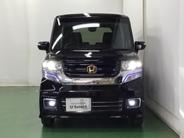 ディスチャージヘッドライト【HID】を装備していますのでとても明るく、夜間の走行や雨の日も安全・安心です。オートライトコントロール付きで周囲の明るさに応じて自動で点灯・消灯します。