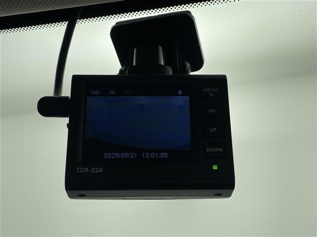 【ドライブレコーダー】映像・音声などの運転中の記録を残します。事故などを起こした起こされた時の証拠になりえますので、もしも時でも安心ですね。