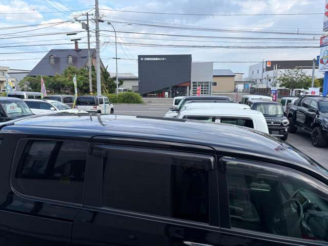 整備点検はディーラーで実施いたしますので、安心してお乗りいただけます。自動車保険も取り扱っておりますので、皆様の安全安心をしっかりサポート。