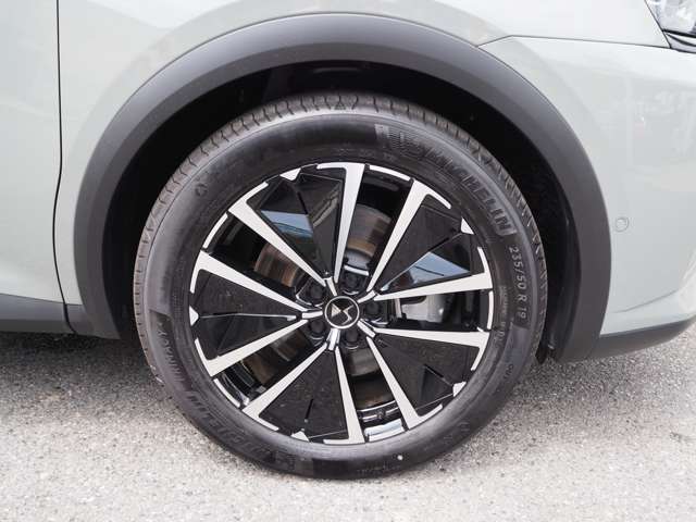 右前：ミシュラン製プライマシー4＿235/50R19インチ